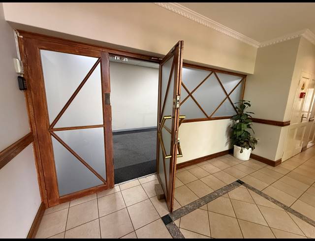914M² OFFICE TO LET IN RIVIERA